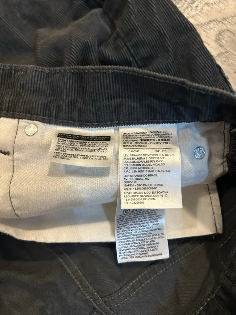 Levi's Black Straight-Leg Corduroy Jeans 32 waist 29 inseam*